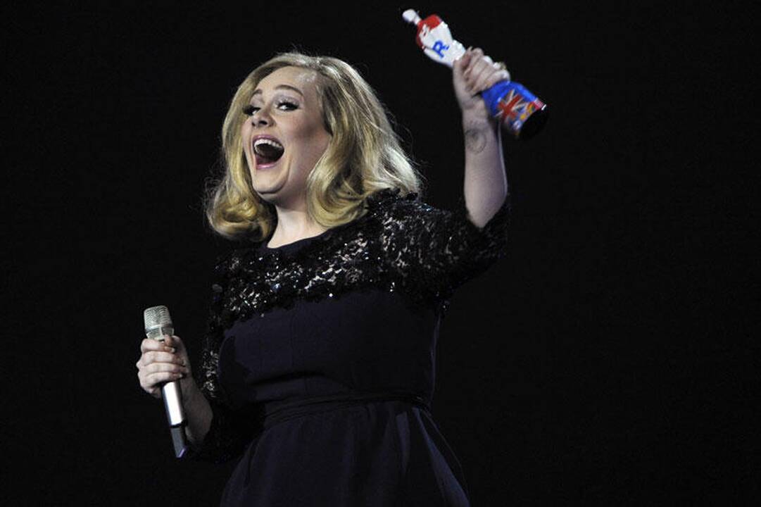 Adele vėl triumfuoja, šįkart – „Brit Awards“ ceremonijoje
