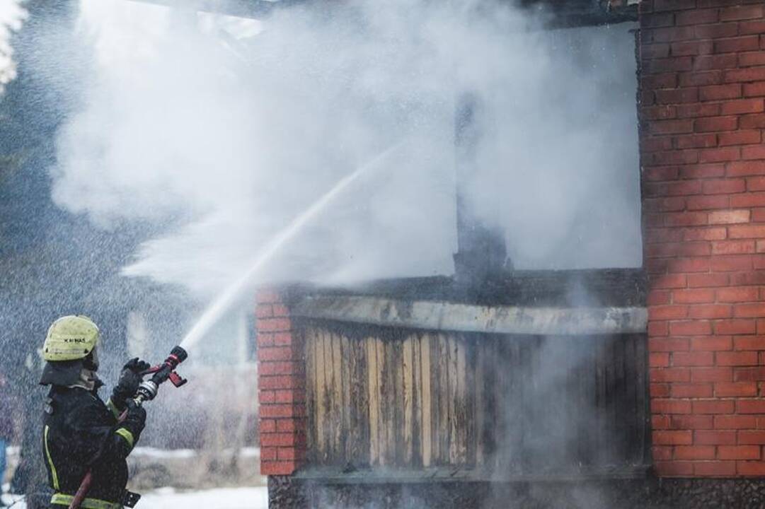 Ugniagesiai su nerimu laukia ilgojo šv. Velykų savaitgalio
