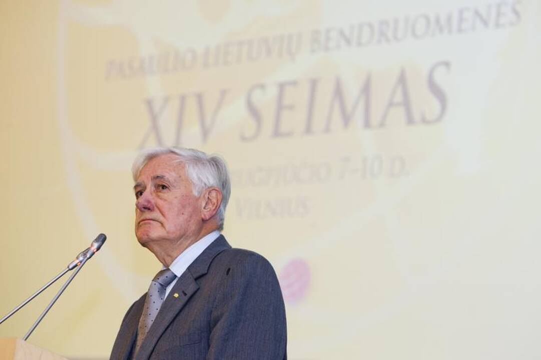 Referendumą dėl AE prezidentas V.Adamkus vadina nesąmone