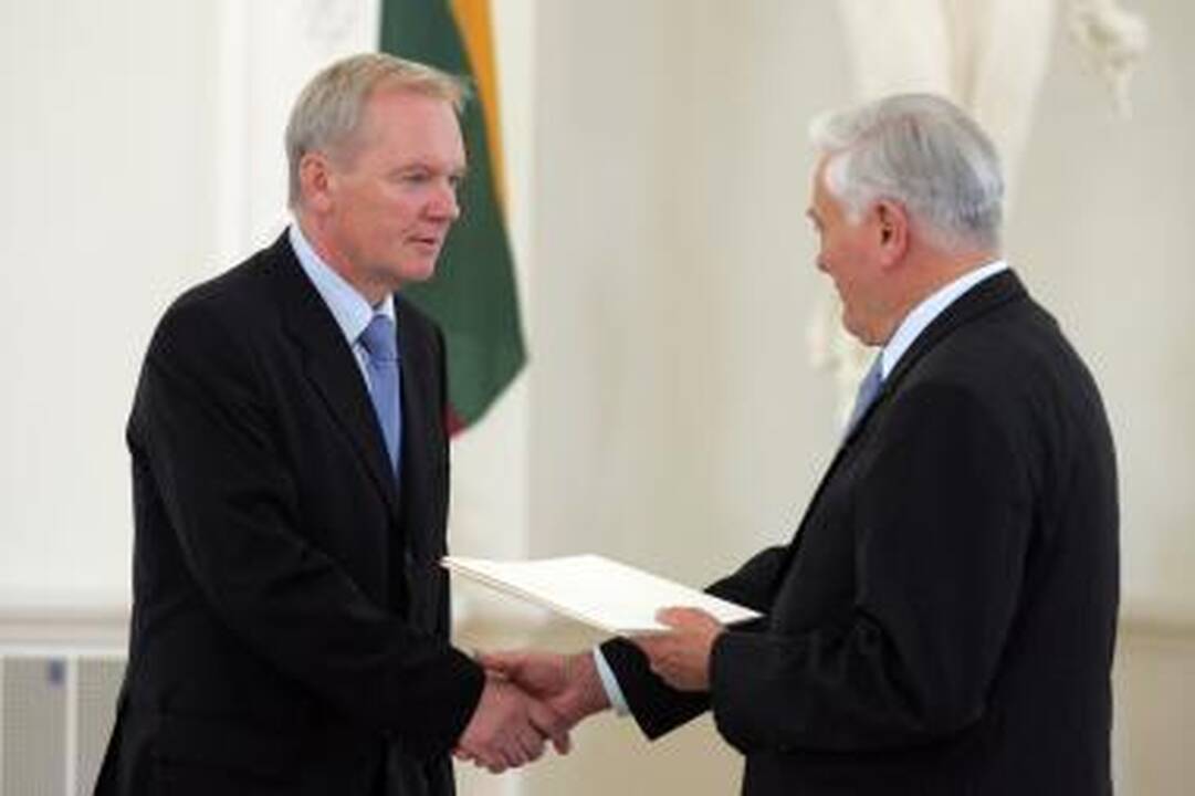 Atšaukiamas pirmasis Lietuvos ambasadorius Šveicarijoje V.Plečkaitis