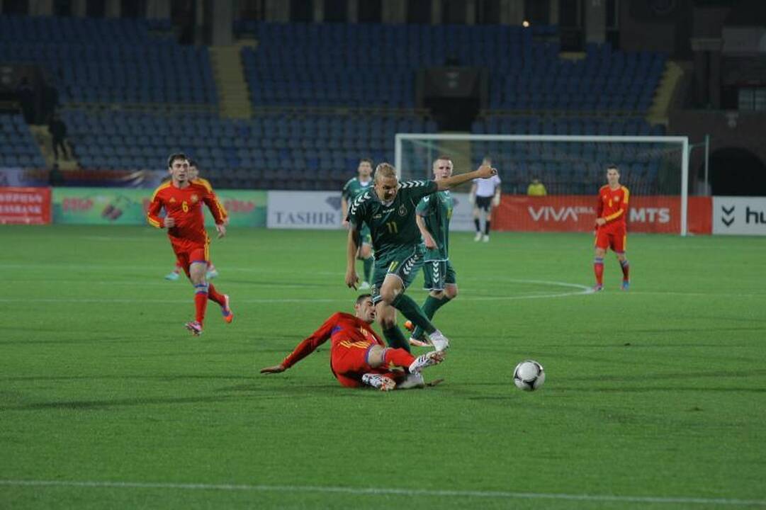 Lietuvos futbolo rinktinė į keturis armėnų įvarčius atsakė tik dviem 