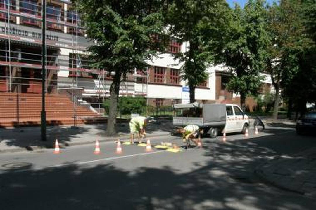 Prie mokyklų - greičio slopinimo kalneliai