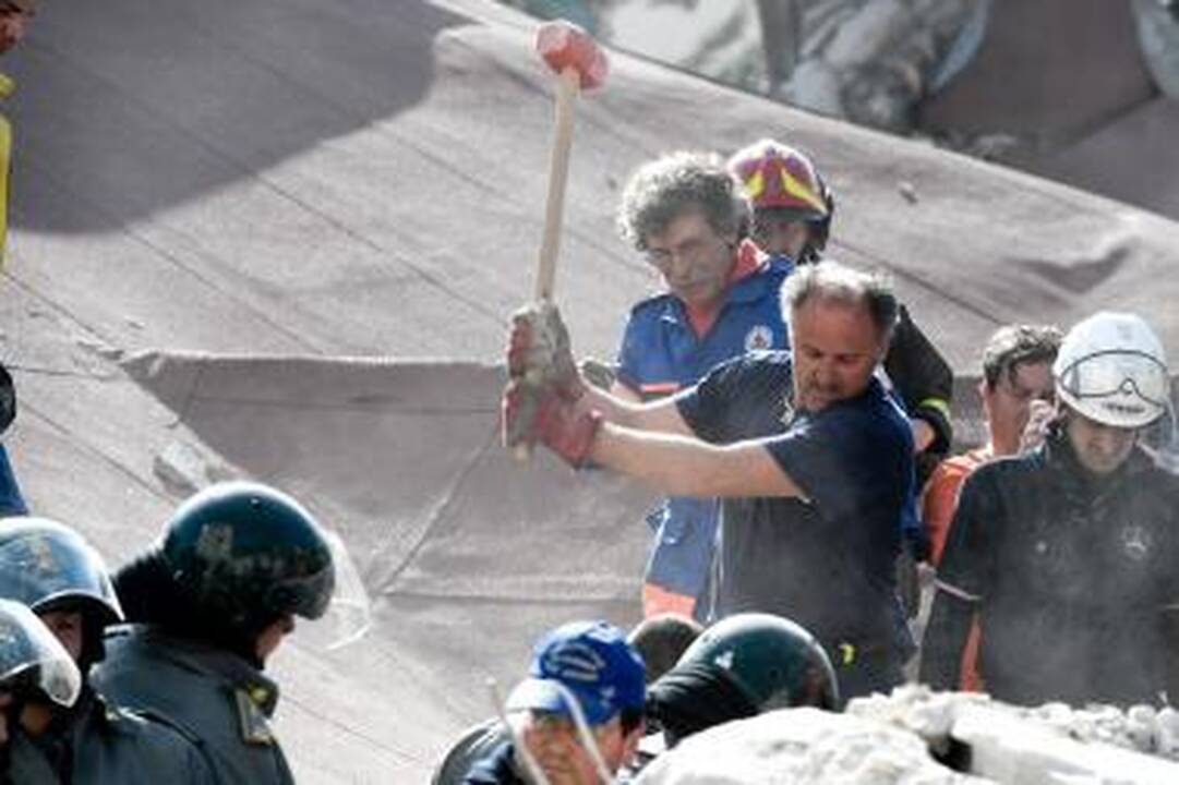 Žemės drebėjimas Italijoje nusinešė beveik 100 gyvybių (papildyta)