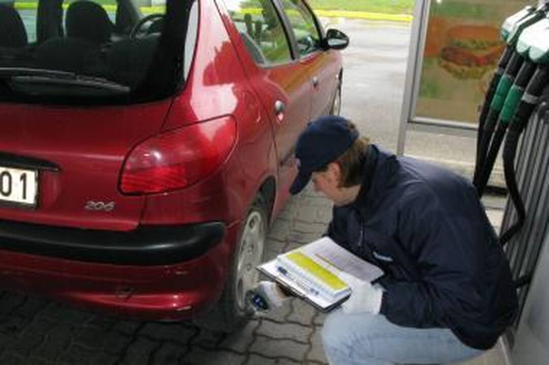 Vairuotojai nekreipia dėmesio į slėgį padangose