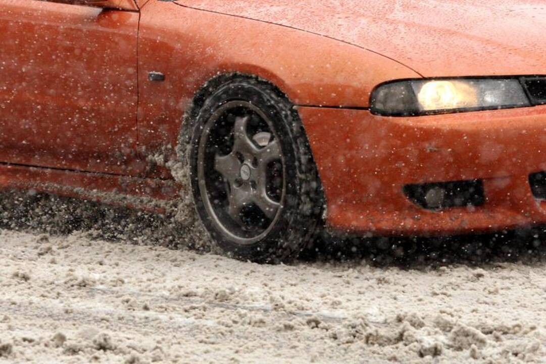 Dėmesio! Pasirūpinti žieminėmis padangomis liko vos kelios dienos