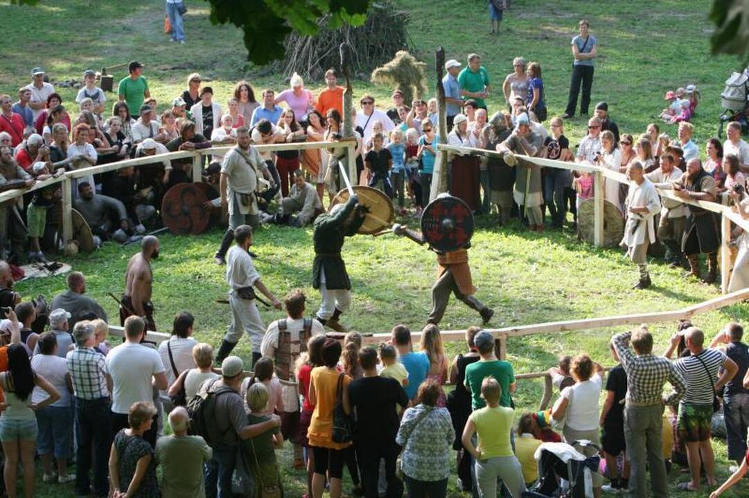 Senoji kuršių žemių sostinė Apuolė kviečia į istorijos festivalį