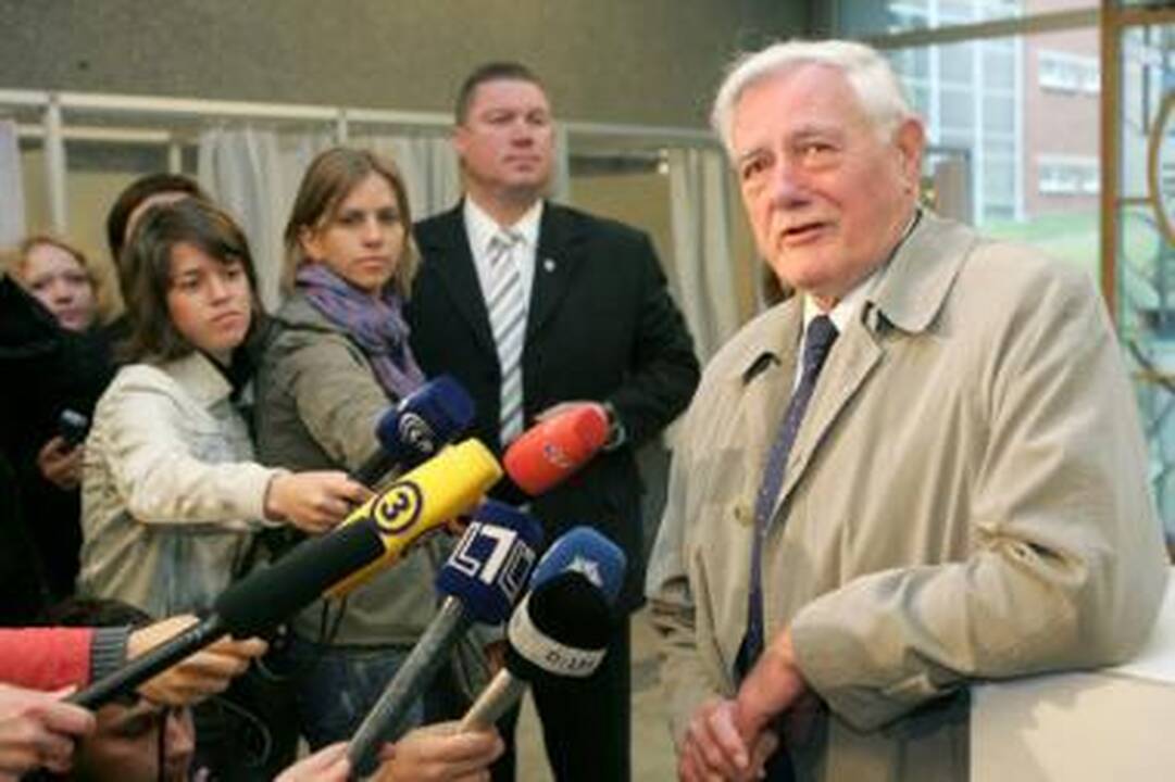 Linki tinkamai atstovauti Lietuvai užsienio politikos srityje