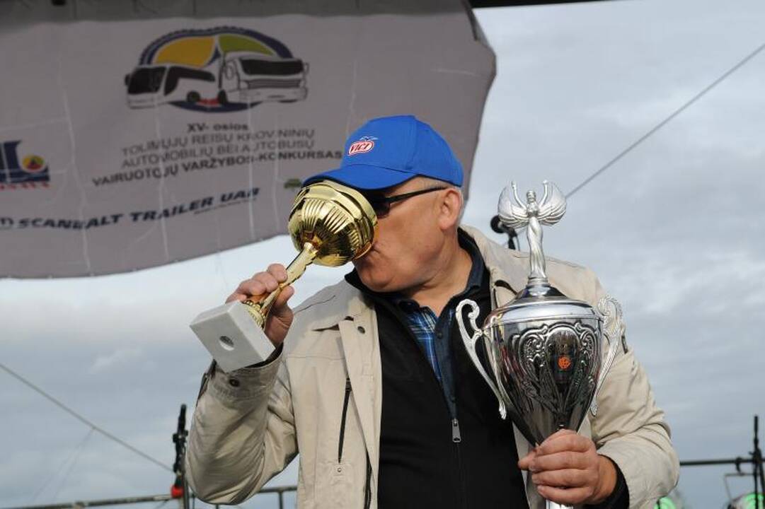 Sunkvežimių ir autobusų vairuotojų varžytuvėse dominavo kauniečiai
