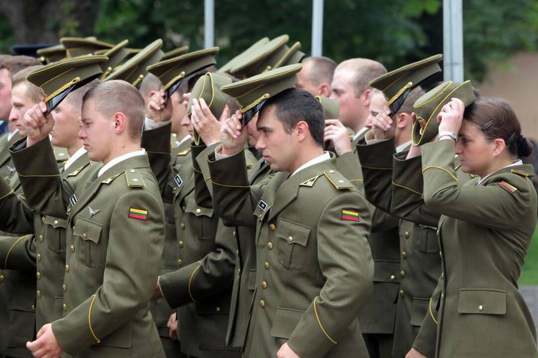 Policija neranda dingusių kariūnų, LKA neigia nestatutinius santykius