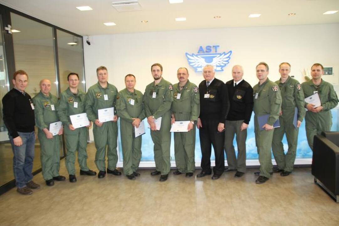 VSAT pilotai sėkmingai baigė mokymo kursus