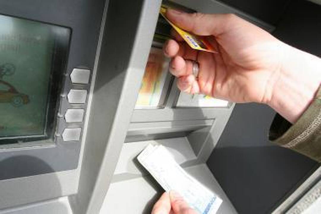 SEB bankas sekmadienį teiks ne visas paslaugas