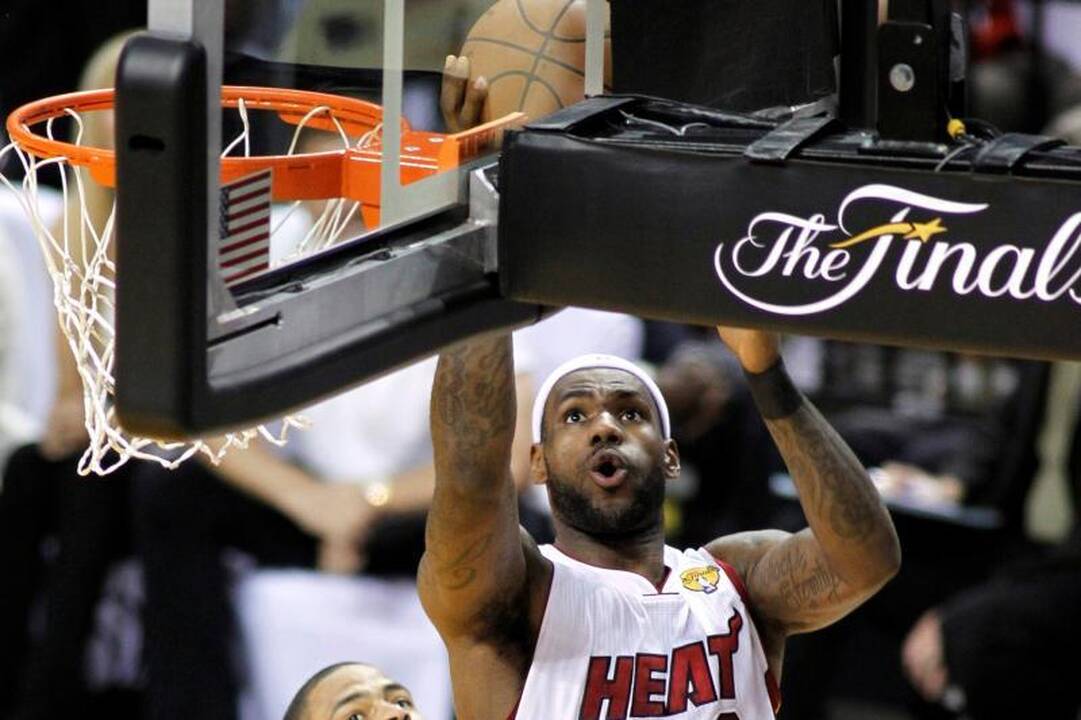 NBA lokautas: LeBronas Jamesas restorano reklamoje