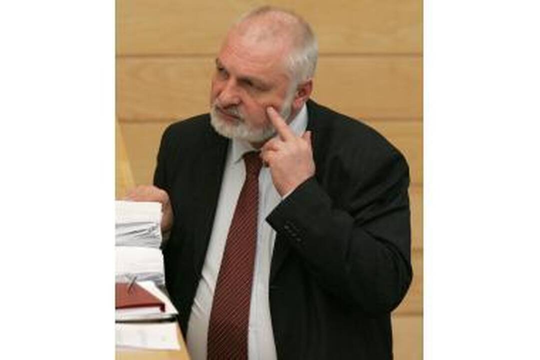 V.Mazuronis priekaištauja A.Valinskui dėl neveiklumo