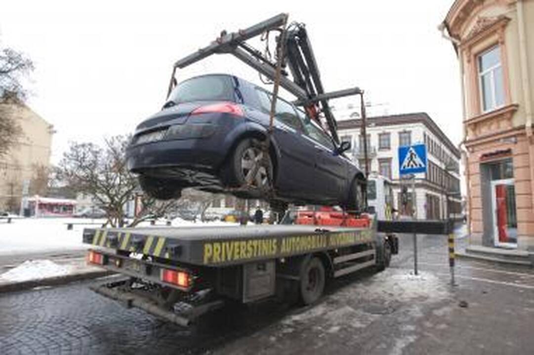 Šalčių metu dukart padaugėja draudžiamųjų įvykių dėl neatsargaus automobilių tempimo