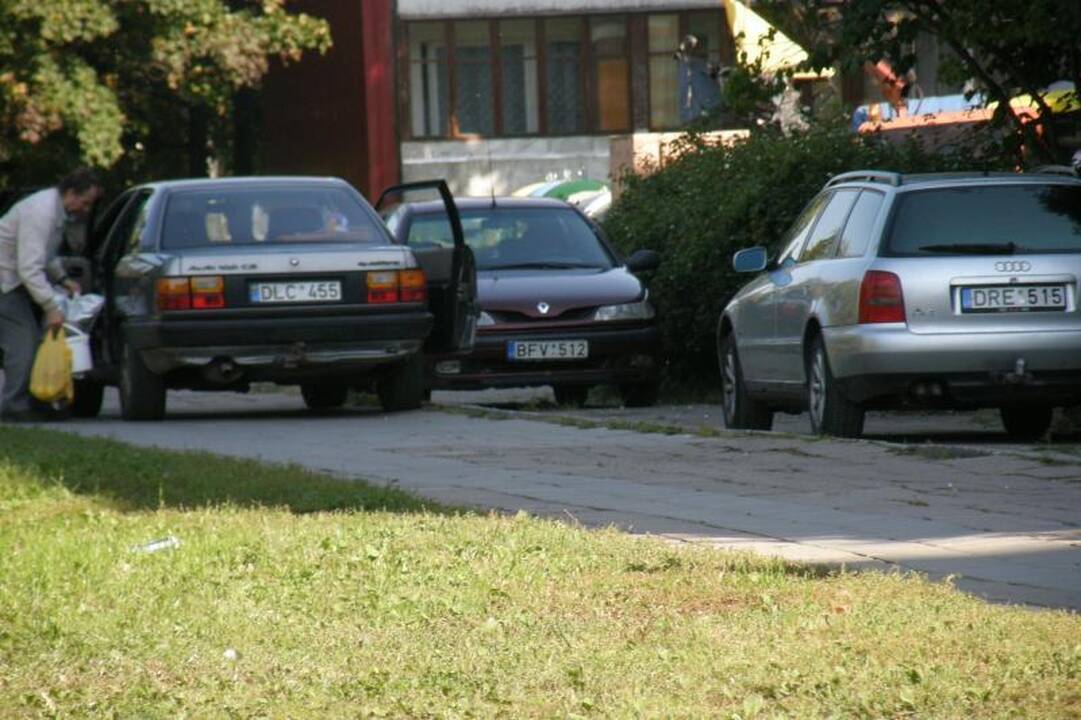 Daugiabučiuose gyvenantys automobilių savininkai atsidūrė spąstuose