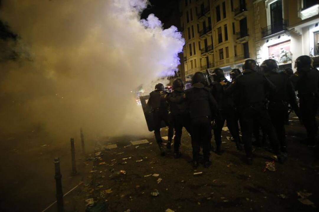 Ispanų protestuotojai susirėmė su policija