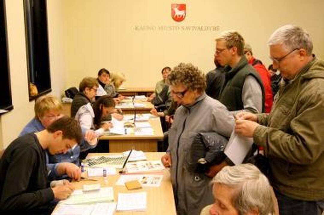 Prezidento rinkimai: kauniečiai skuba balsuoti iš anksto 
