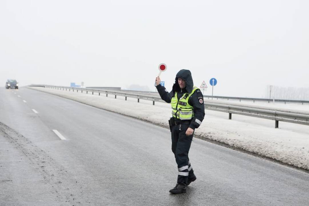 Kelių policijai savaitgalį įkliuvo 6 neblaivūs vairuotojai 
