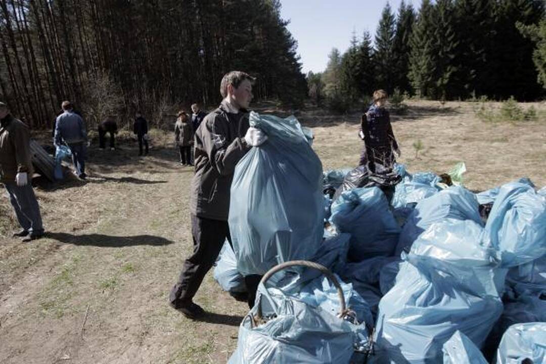 Lietuvoje rengiama aplinkos švarinimo akcija "Darom"