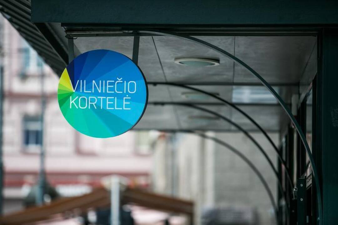 Norint pasipildyti naująjį e.bilietą, tenka stovėti eilėje