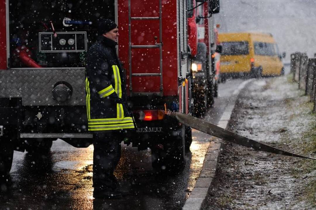 Ugniagesiai ir policija ragina per šventes pasirūpinti savo saugumu