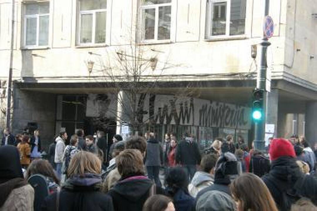 „Fluxus ministerijoje“ - jaunųjų kūrėjų tapybos darbai