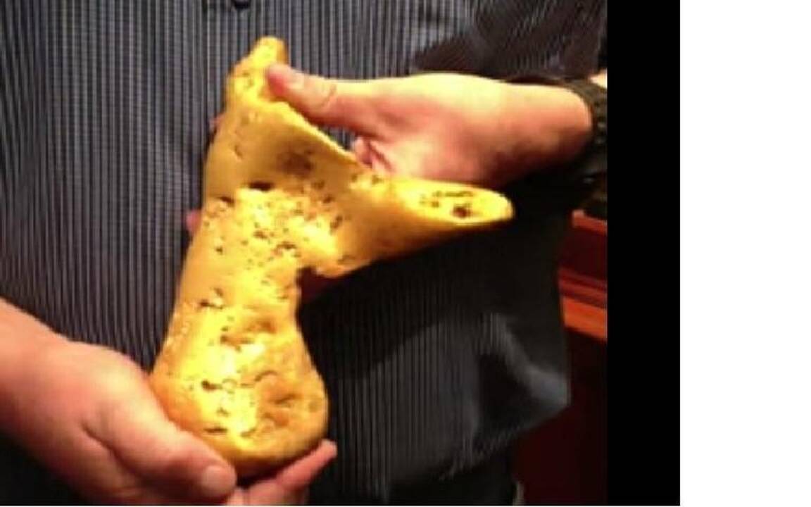 Australijoje aptiktas gigantiškas aukso grynuolis