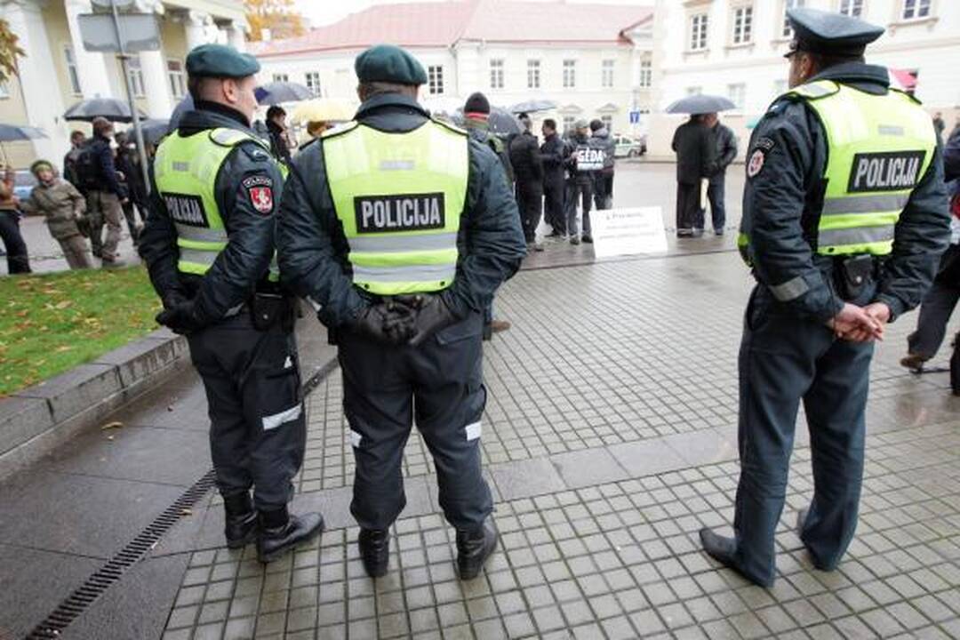 L.Kedienė Prezidentei nunešė protestuotojų reikalavimus (papildyta)