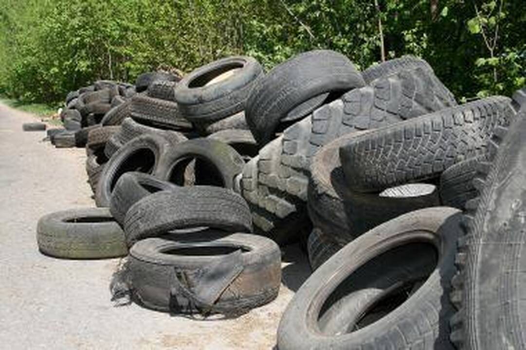 Senų padangų vieta – ne pakelės griovys, o speciali aikštelė
