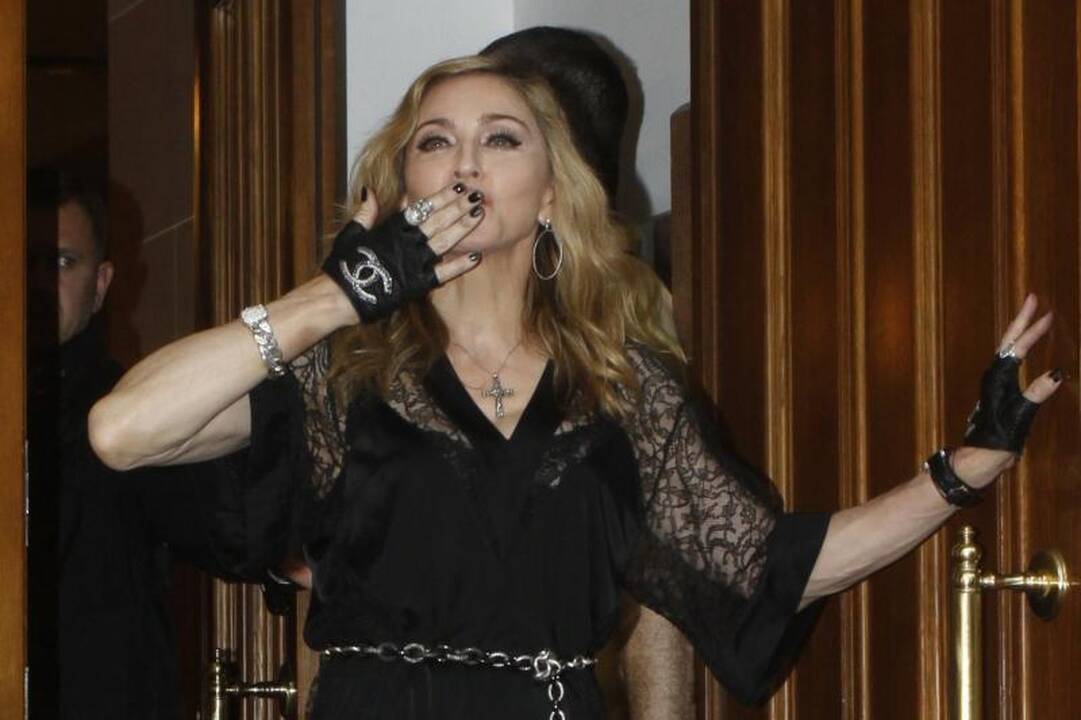 Popmuzikos žvaigždė Madonna surengė improvizuotus šokius restorane