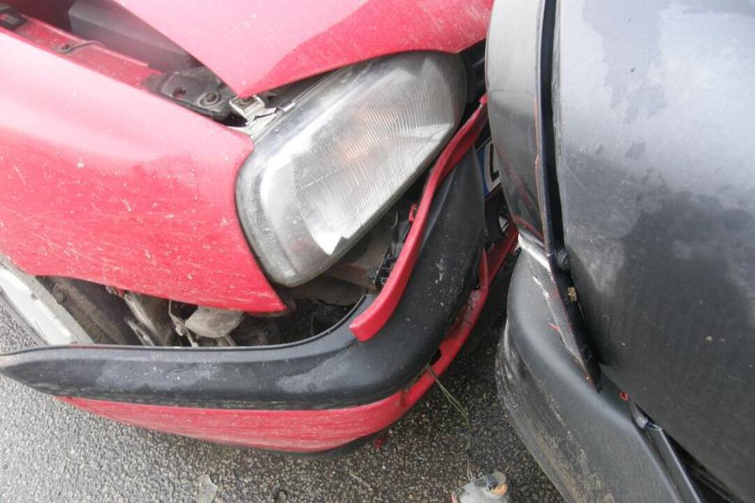 Šilutės plente susidūrė trys lengvieji automobiliai