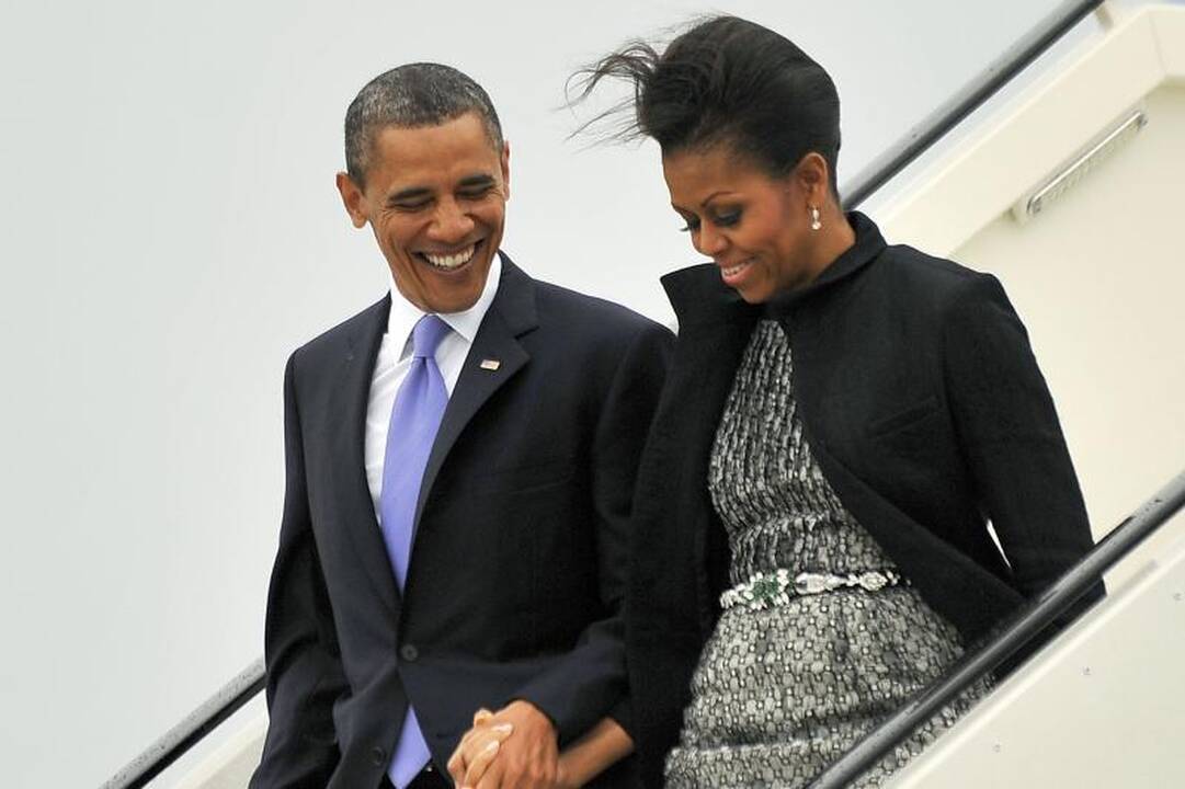 B.Obamos neįveikiamas automobilis Airijoje susidūrė su neįveikiama kliūtimi