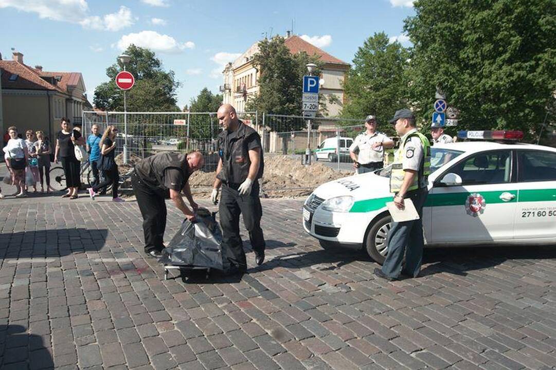 Vilniaus senamiestyje sunkvežimis pervažiavo suomį