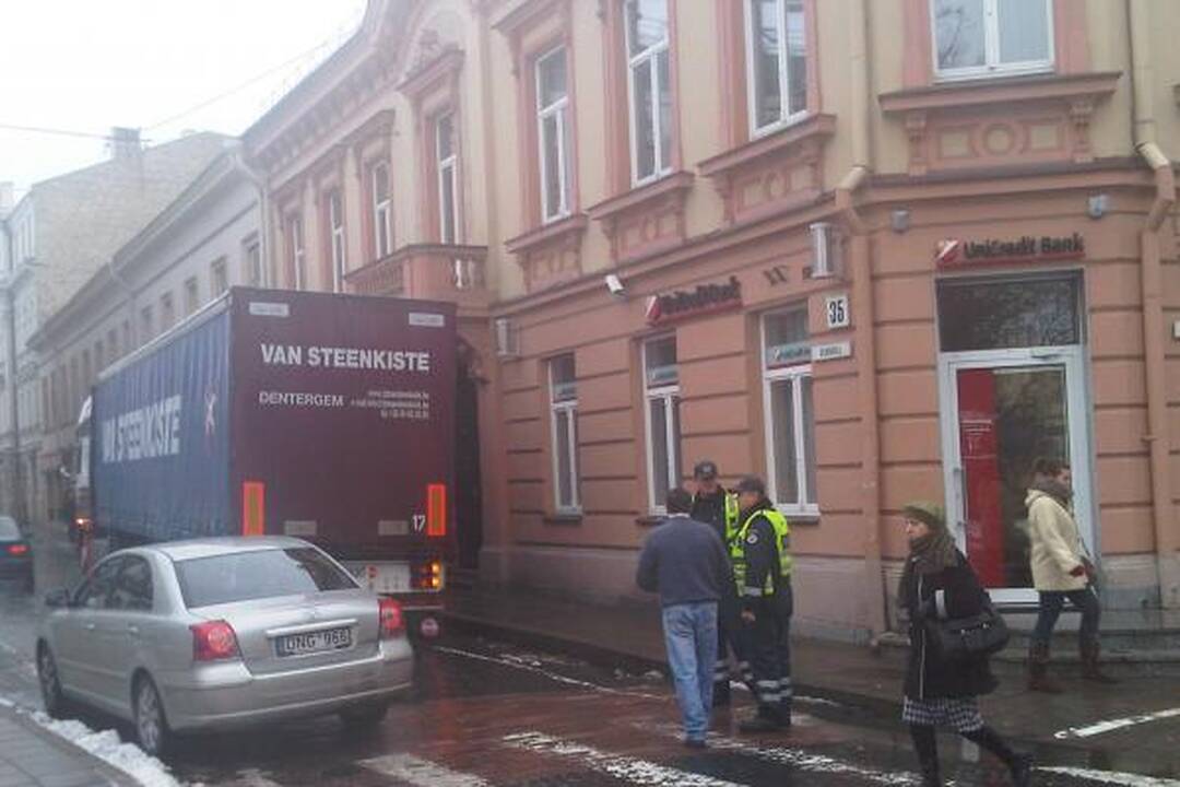 Pasiklydęs vilkikas Vilniaus centre sukėlė spūstis