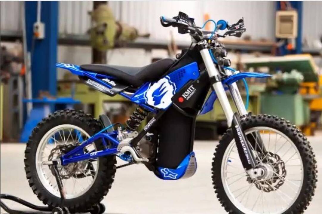 Motociklas, varomas oru? Jau įmanoma!   