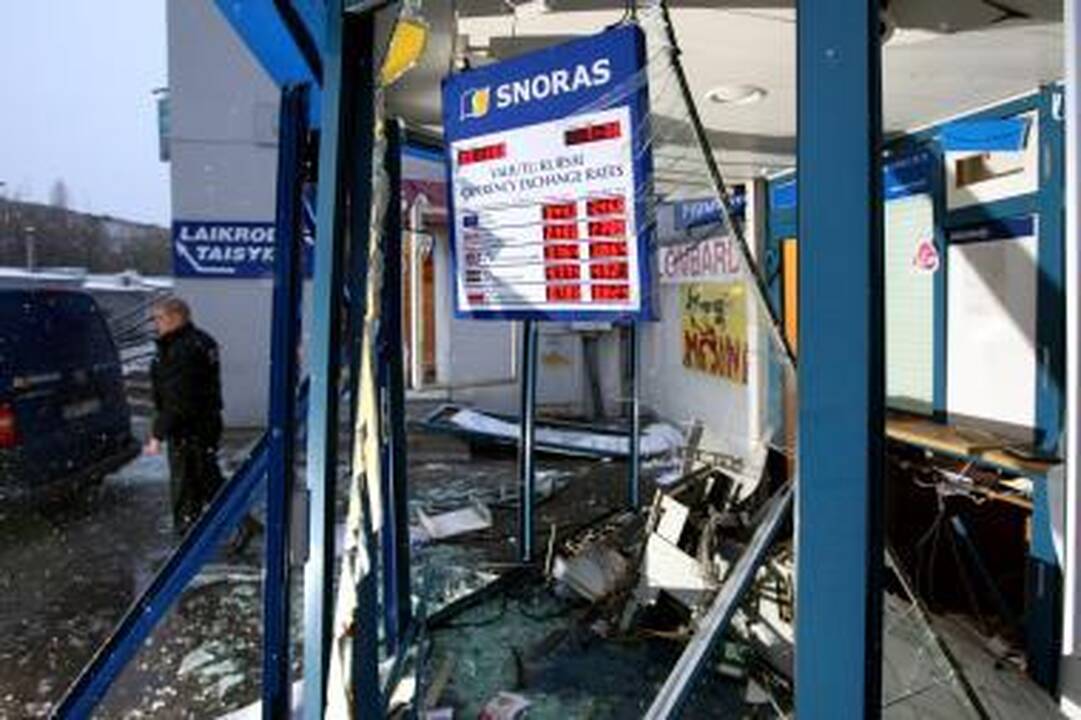Kaune susprogdintas banko "Snoras" kioskelis (papildyta)