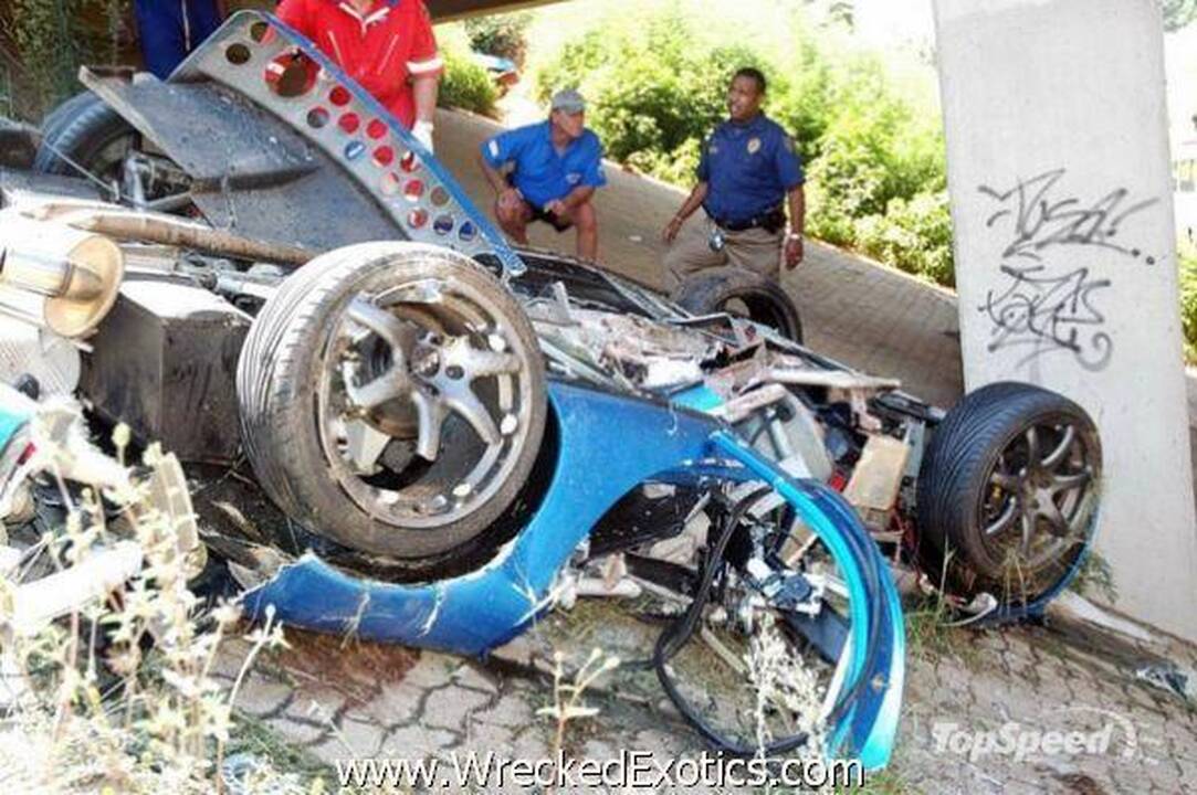 Įspūdingiausios superautomobilių avarijos (foto)