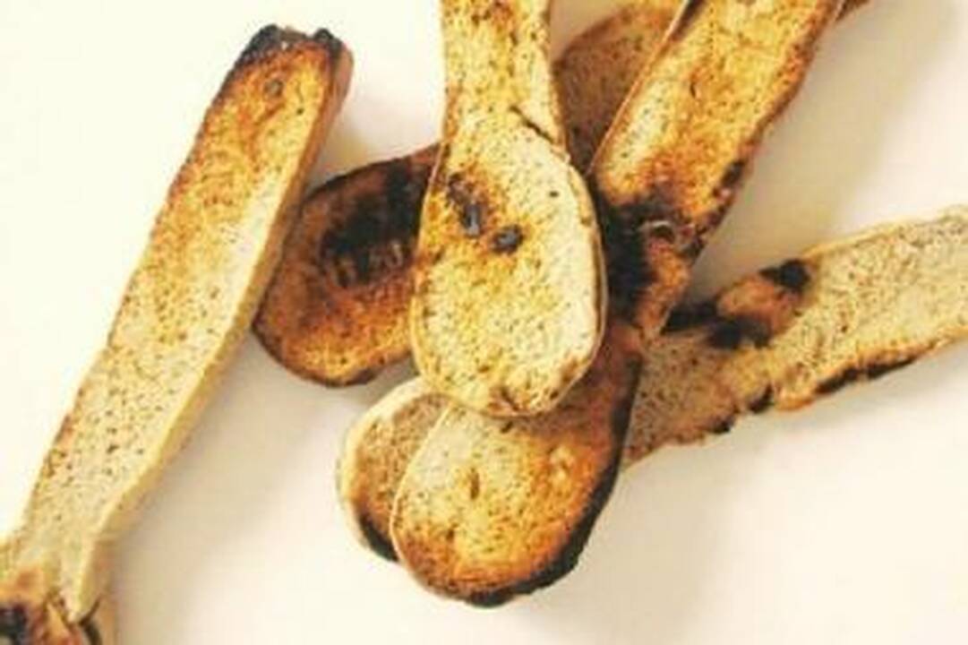 Idėja: valgomi šaukštai iš keptos duonos