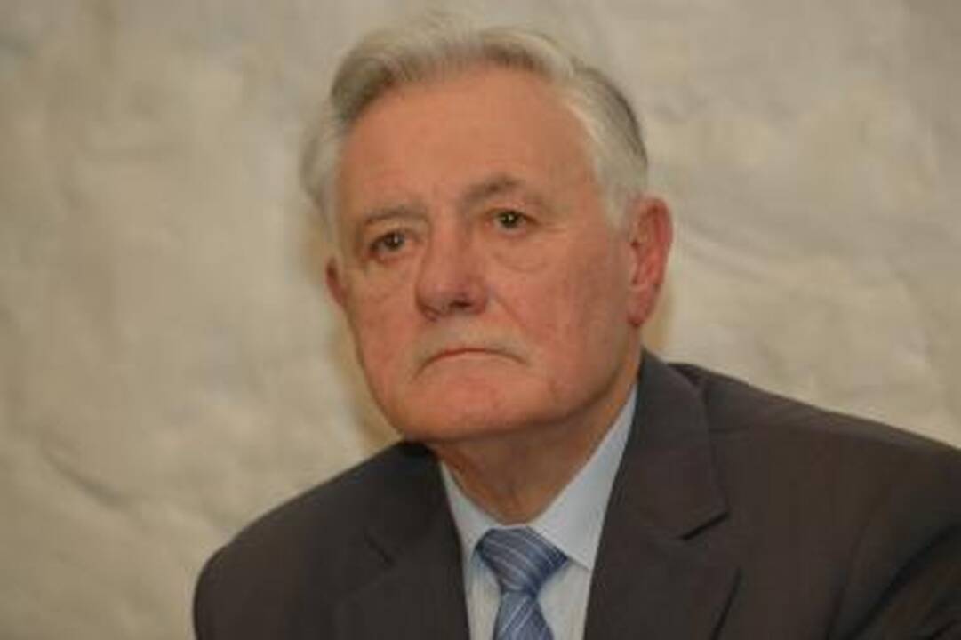 V.Adamkus: „Švietimo reforma – didelis skaudulys tautos kūne“