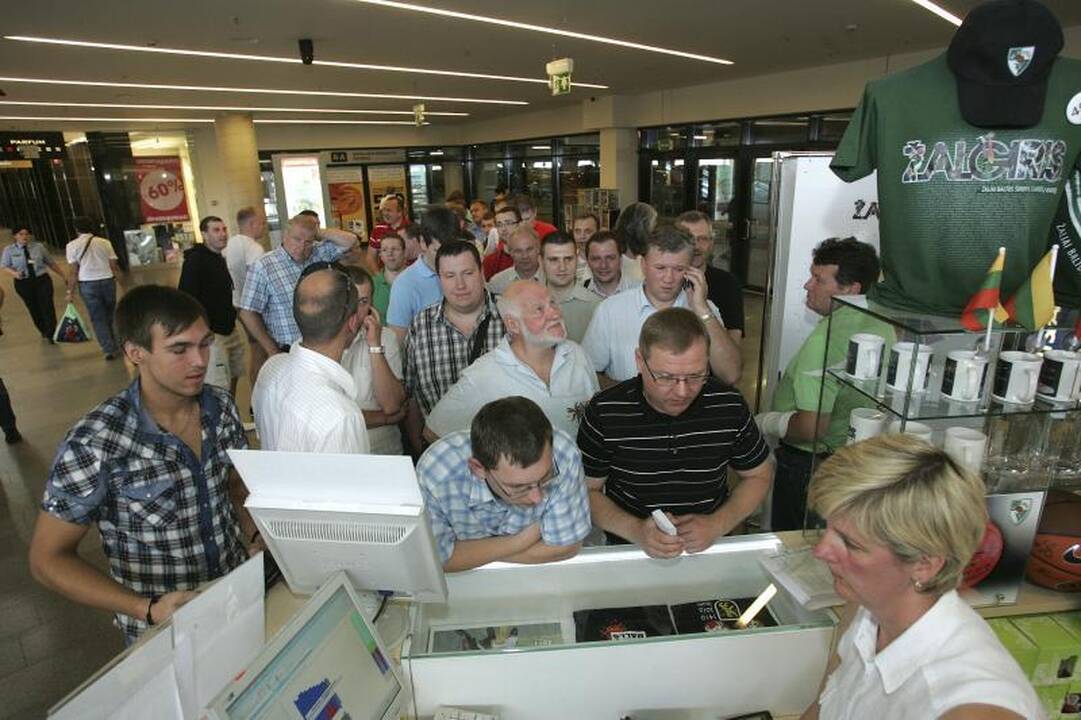 Krepšinio sirgaliai šluoja abonementus į „Žalgirio“ areną