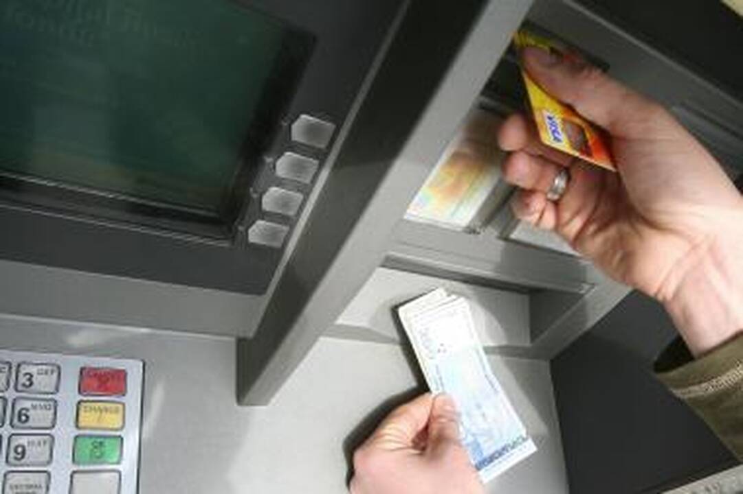 Kaune vagys apšvarino bankomatą