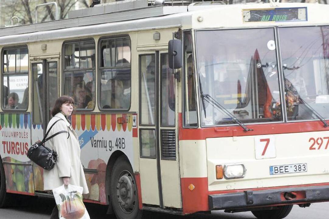 Prie Spaudos rūmų dėl nevažiuojančių troleibusų susidarė spūstys