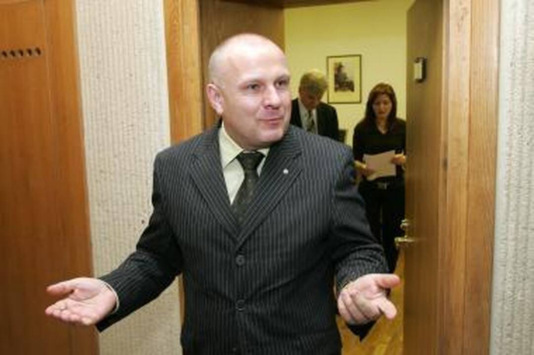 Partijos kolegos rekomendavo R.Ačui grąžinti į biudžetą už biuro nuomą išleistus pinigus