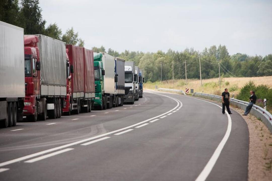Pasienyje su Baltarusija ilgėja automobilių eilės