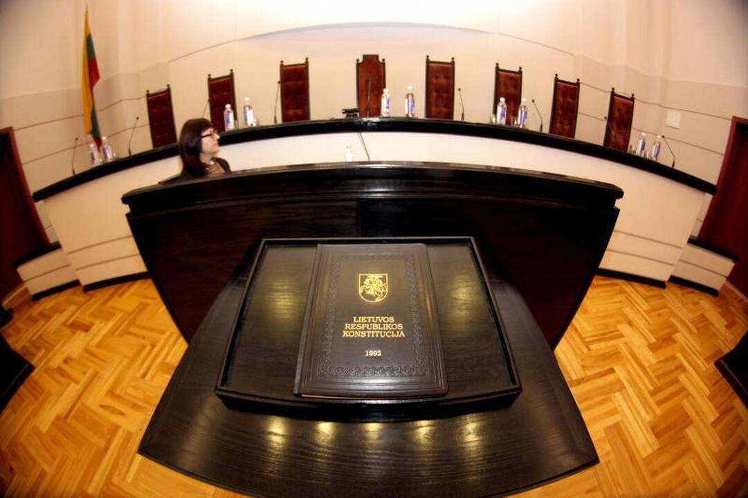 Konservatoriai inicijuoja Seimo kreipimąsi į KT dėl „lenko kortos“