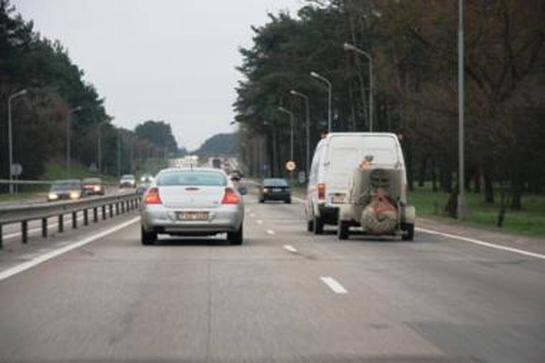 Siūloma kompensuoti buvusiems bedarbiams transporto išlaidas