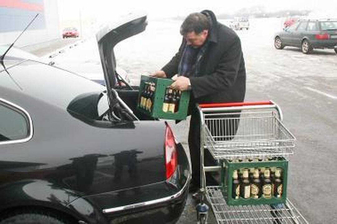 Tarnybinio automobilio naudojimas užminė mįslių