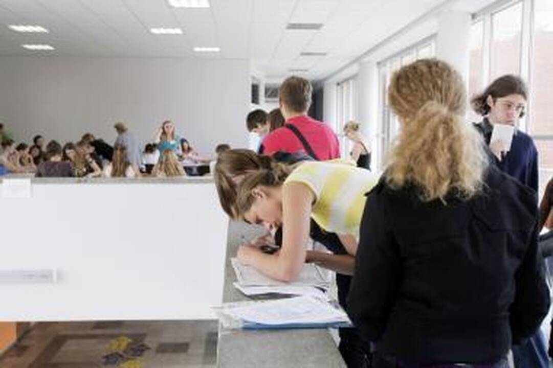 Studentai įspėjami dėl neteisėtų akademinių skolų