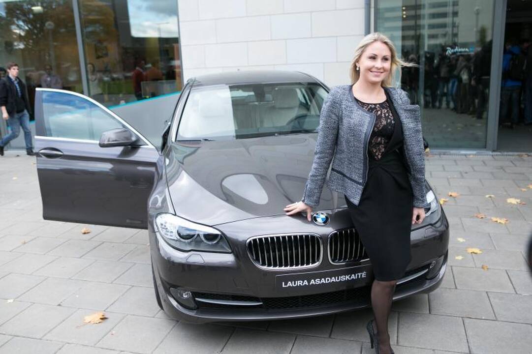 Olimpiečiams įteikti prabangių BMW automobilių rakteliai