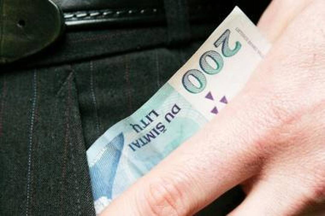 Vilnietis įmonės pinigus išleido tariamiems pirkiniams